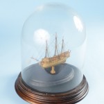 nave in legno in miniatura