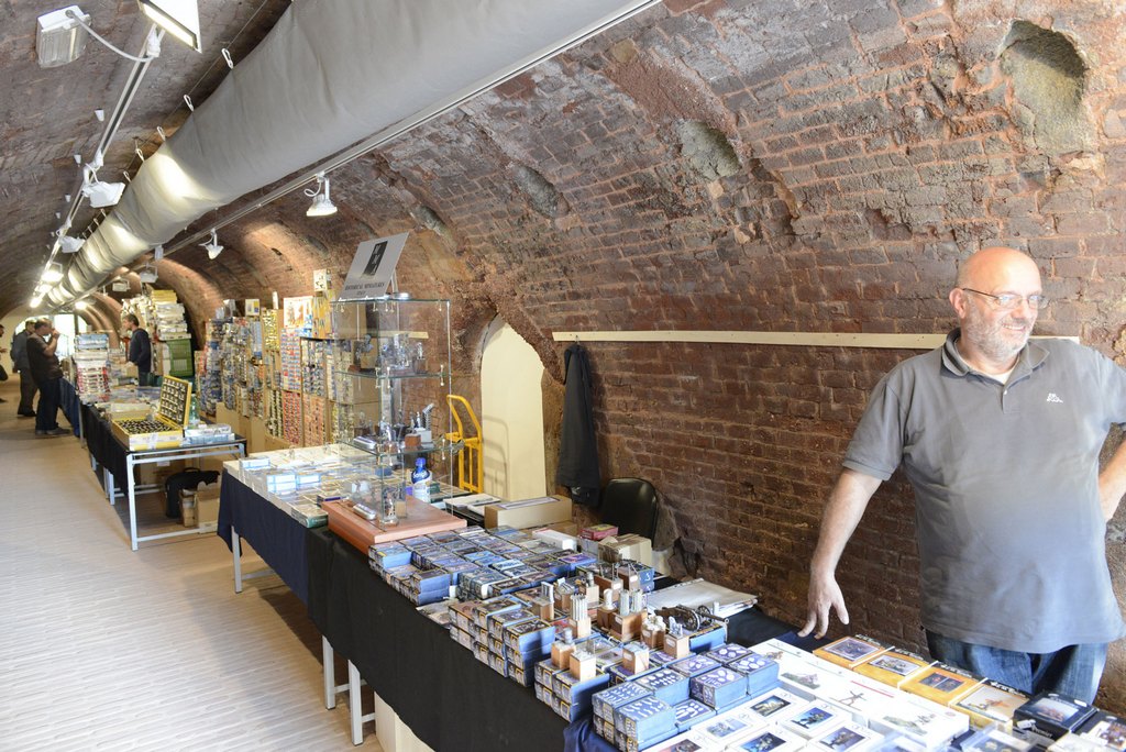 La galleria con gli stand commerciali