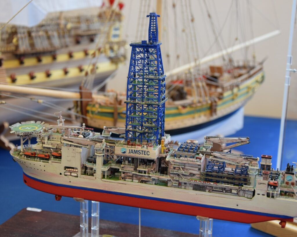 Nave trivellazione