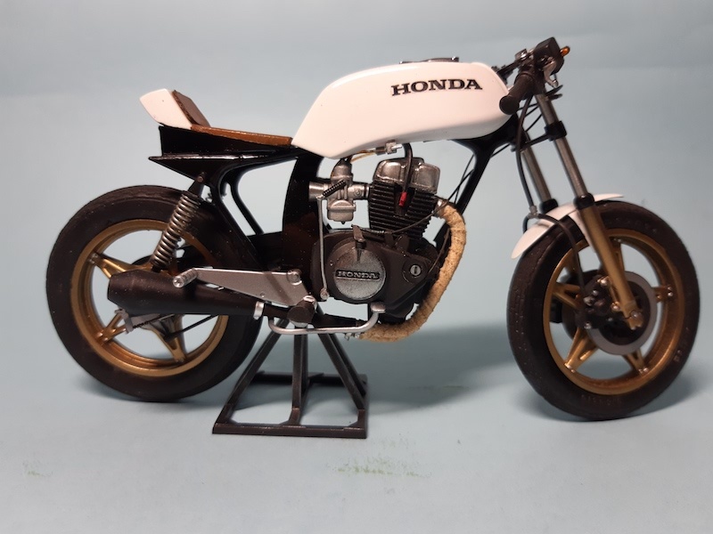 Honda CB 400 N Hawk