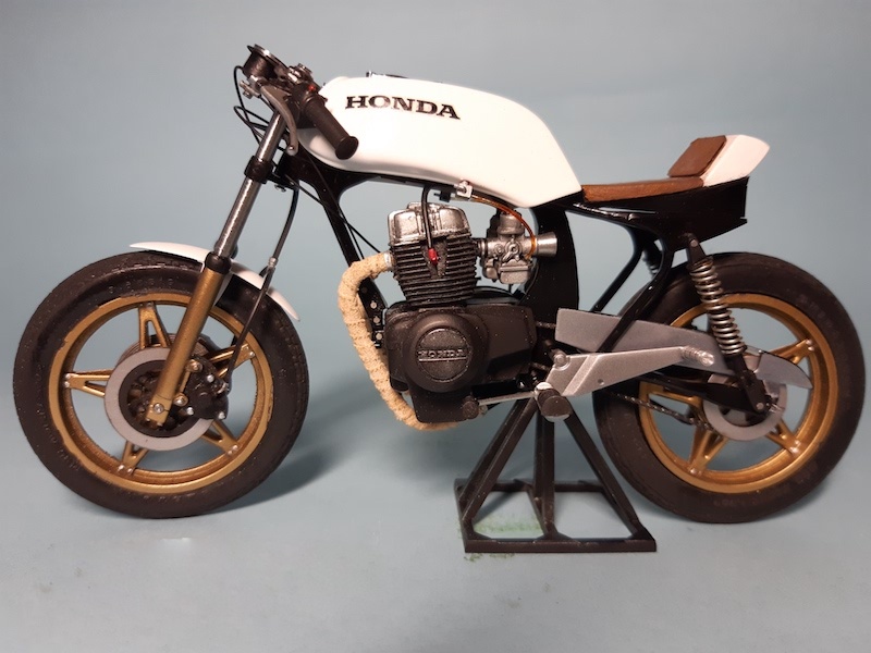 Honda CB 400 N Hawk