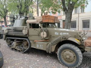 M16 HAlf Track AA