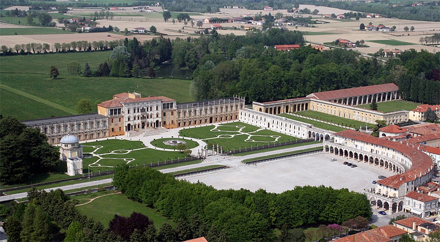 Villa Contarini e Piazza Camerini